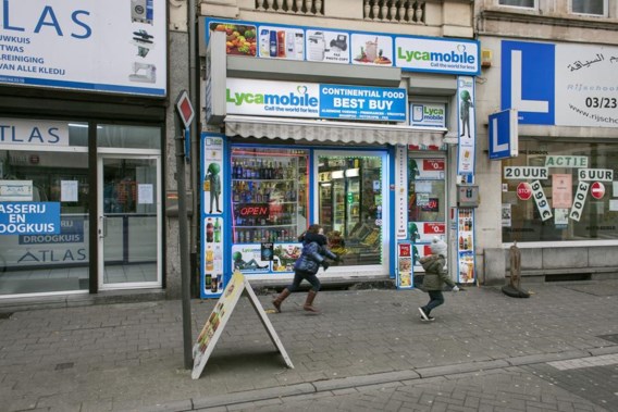 Antwerpen vindt dat nachtwinkels overlast veroorzaken en zo buurten een slechte naam bezorgen. 