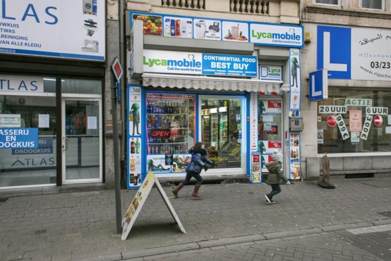 Antwerpen vindt dat nachtwinkels overlast veroorzaken en zo buurten een slechte naam bezorgen.