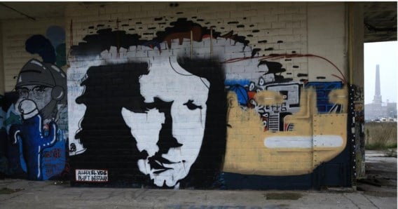 Graffitiportret van Luc De Vos op de muur van de oude betoncentrale aan Dok in Gent.