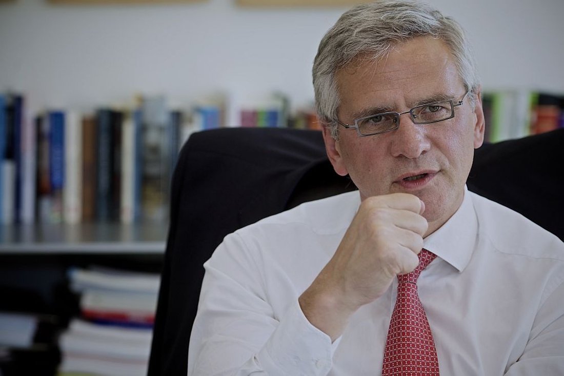 Vakbonden En Werkgevers Zitten Weer Samen Met Peeters | De Standaard