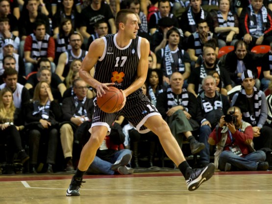 Hervelle wint van Van Rossom