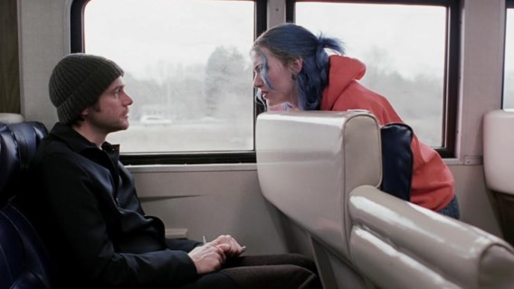 Jim Carrey en Kate Winslet ontmoeten elkaar op een trein in ‘Eternal sunshine of the spotless mind’. Ze beginnen een relatie. Van wildvreemden moet je het hebben!