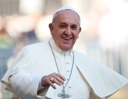 Paus Franciscus: ‘Katholieken hoeven niet te kweken als konijnen’