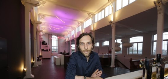 Nicolas Verbrugge opent de nieuwe feestzaal.