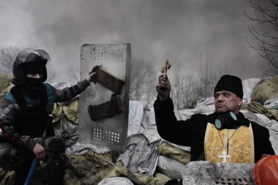 De Standaard-medewerker Jérôme Sessini viel verschillende keren in de prijzen op de World Press Photo met foto’s die hij maakte in Oekraïne, zoals hier in Kiev.Ooggetuige 22-25.
