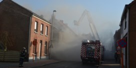 Brand vernielt drie woningen in Essen