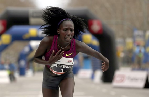 Florence Kiplagat scherpt wereldrecord halve marathon aan
