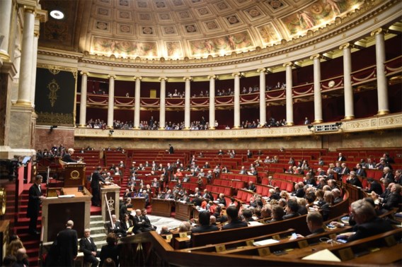Franse regering overleeft vertrouwensstemming