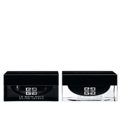 Givenchy, Le Soin Noir Rituel Lèvres, € 85Duoproduct. De lippenscrub met suikerkorreltjes is een eerste verzorging, de balsem voedt de lippen dankzij een anti-agingformule met zwarte algen.