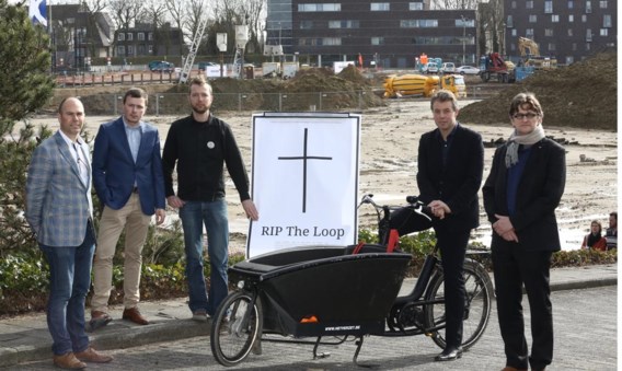 Na Unizo en het Gents Milieufront keert ook de stad Deinze (met tweede van rechts burgemeester Vermeulen) zich tegen de plannen voor het outletcentrum.