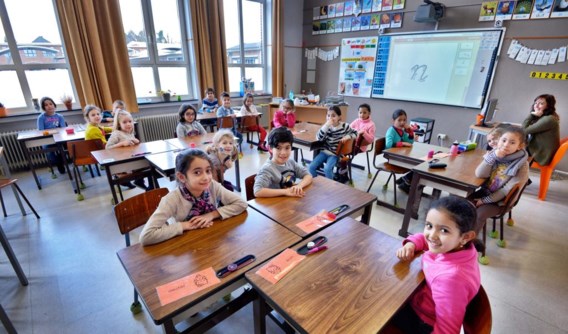 In deze klas zitten er al enkele jongens bij de meisjes, vanaf september zijn alle klassen in de Sint-Jozefsschool gemengd.