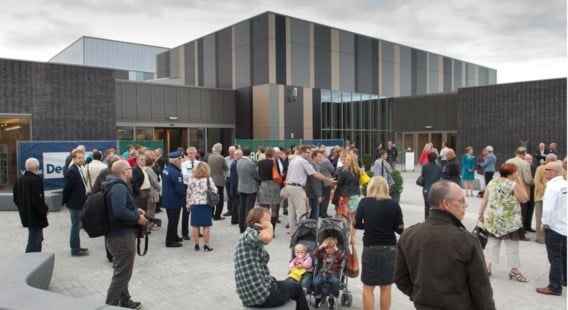 Politiekantoor en cafetaria liggen in het nieuwe Daverlocomplex.