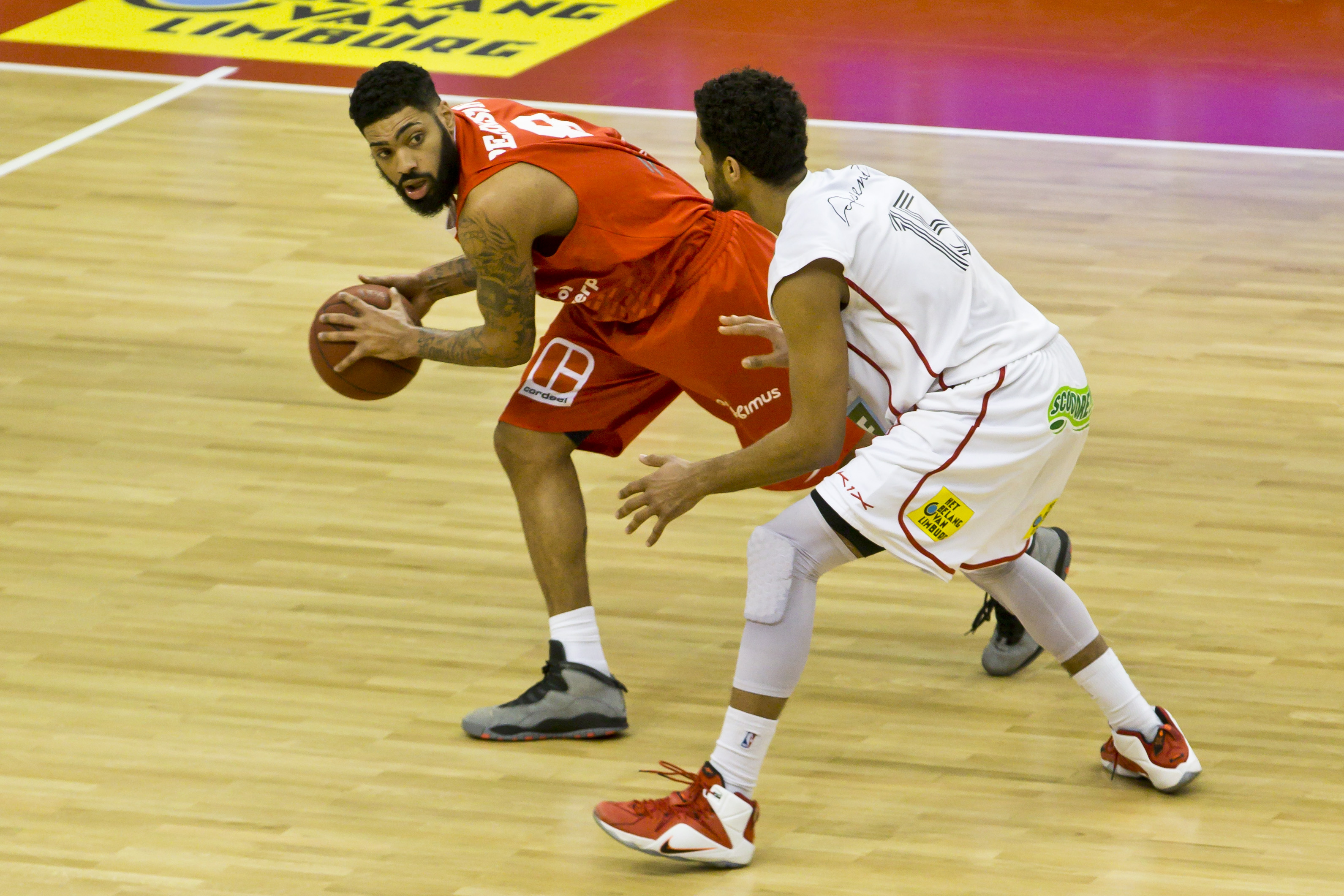 Antwerp Giants met de schrik vrij in beker - De Standaard