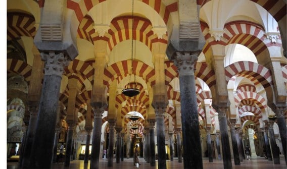Naar de mis in een moskee: de mezquita is uniek in de wereld.