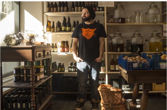 Co-eigenaar Dries Debie in zijn verpakkingsarme winkel.