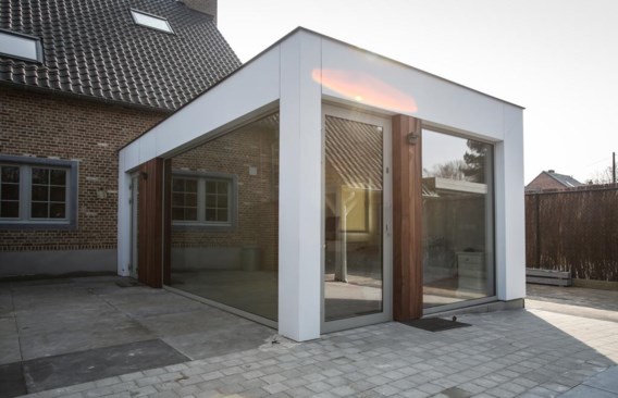 De aanbouw kan in een dag in de tuin worden geplaatst, en ook weer weggehaald.
