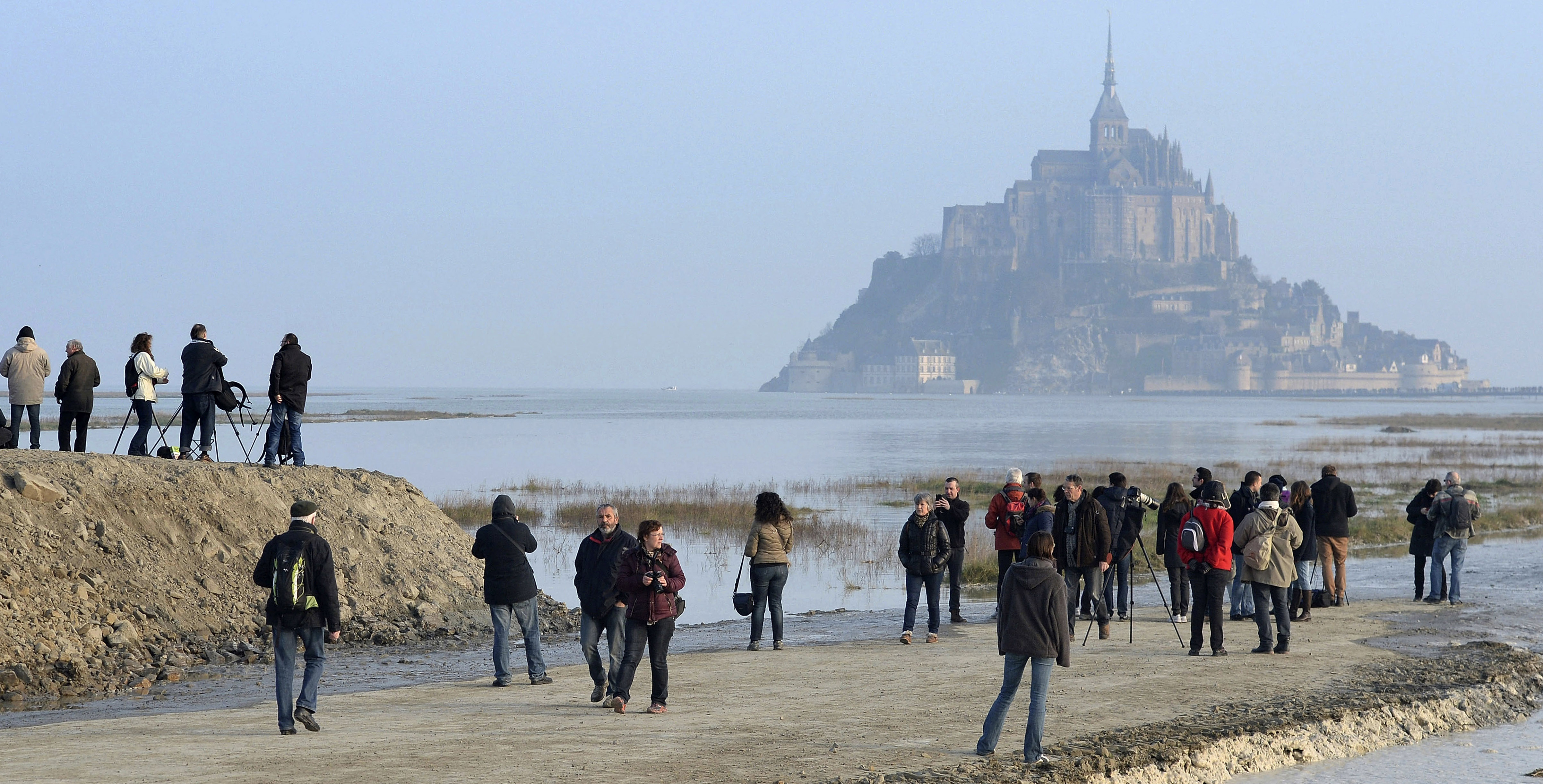 'Vloed van de eeuw' aan de Mont-Saint-Michel - De Standaard