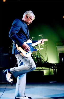Weller stapte weer onberispelijk, en met tweekleurige schoenen, het podium op.