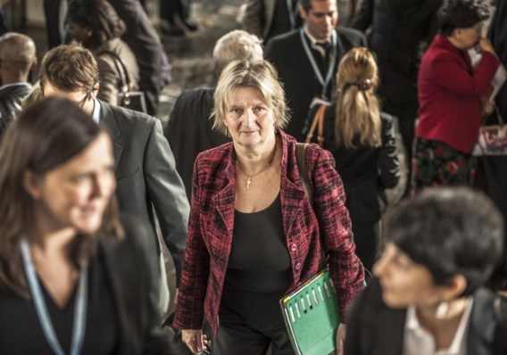 Temmerman in Genève (links), waar ze nu ontslag neemt bij de WHO. Ze verhuist naar Kenia (rechts), waar ze eerder al jarenlang heeft gewerkt.