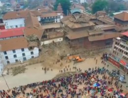 Drone filmt Nepalese aardbevingsschade