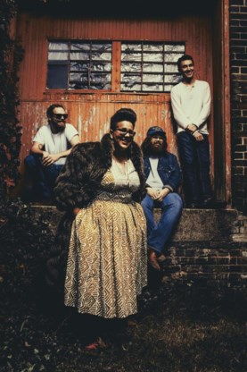 Drummer Steve Johnson, zangeres Brittany Howard, bassist Zac Cockrell en gitarist Heath Fogg.