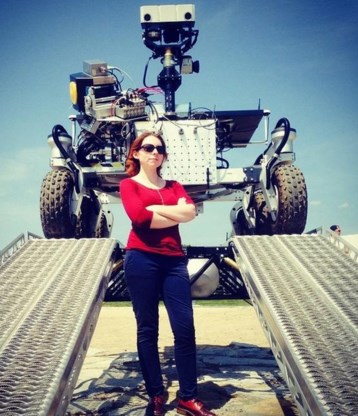 Een van de vele Twitterfoto’s: ‘I with Mars rovers’.