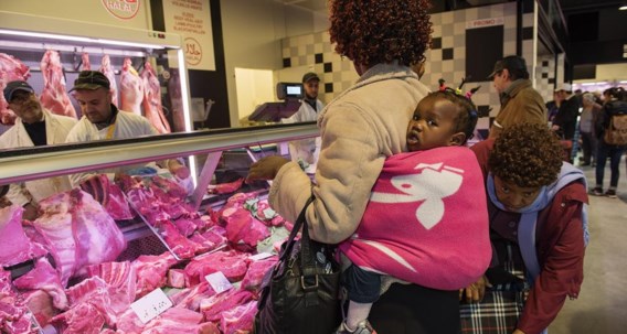 Een plaats in de nieuwe hal kost een flinke duit voor de marktkramers. ‘Pas binnen een jaar weten we of dat een goede investering was.’