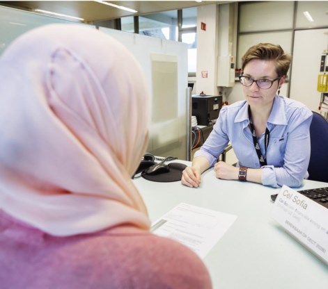 Tine Platteeuw is coördinatrice van de Cel Sofia, die het UZ Gent oprichtte om alle mogelijke drempels naar medische zorg weg te nemen.