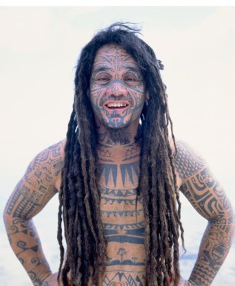 Naakt kan, zolang je getatoeëerd bent in Tahiti.