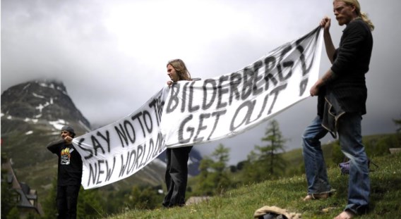 Links protest tegen de Bilderberg-conferentie in Sankt-Moritz, in 2011.