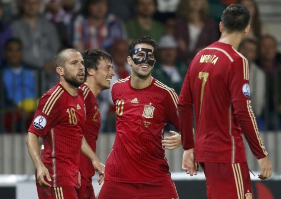 Spanje moeizaam voorbij Wit-Rusland, Zlatan scoort er twee