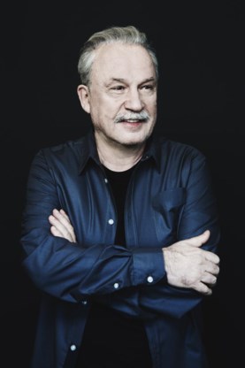 Giorgio Moroder had al snel door dat hij beter een sexy zangeres kon inzetten als uithangbord.