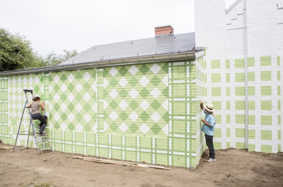 ‘Het groen geruite huis’ van Lily Van der Stokker.