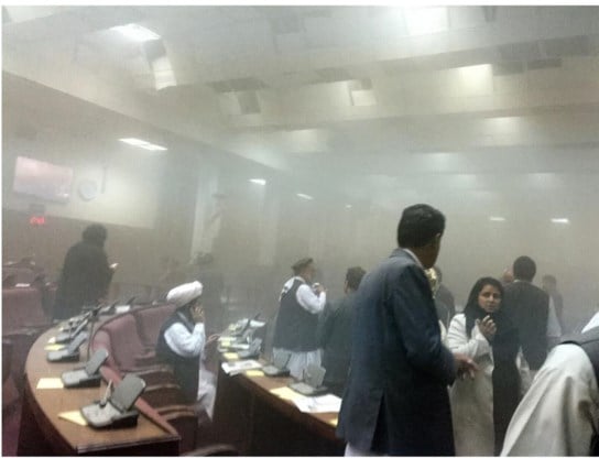 Rook maar geen doden na de Taliban-bommen voor het Afghaanse parlement.
