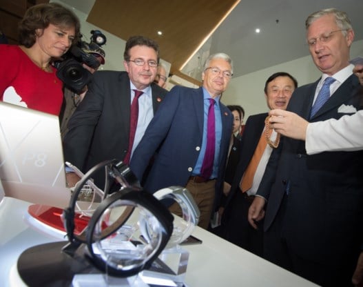 Dominique Leroy (CEO Proximus), Rudi Vervoort (Brussels minister-president), Didier Reynders (Minister van Buitenlandse Zaken), Ren Zhengfei (CEO Huawei) en Koning Filip.
