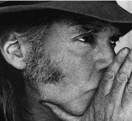Neil Young en Promise Of The Real trekken van leer tegen de multinational Monsanto. 