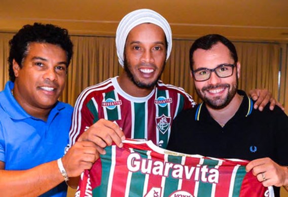 Ronaldinho keert terug naar eigen land