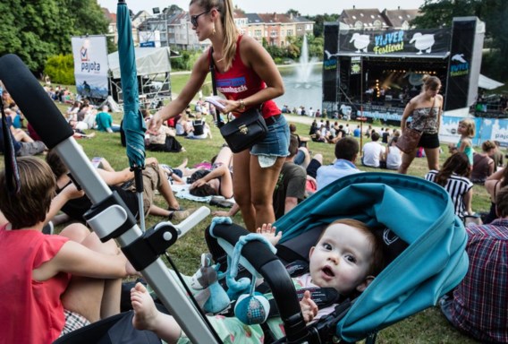 Of hij nu huilt, poept of gewoon lief lacht, een baby tovert wel altijd iets uit zijn mouw om je af te leiden van de muziek.