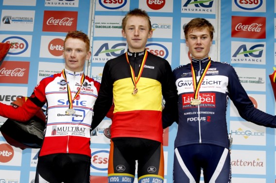 Michiel Hillen is Belgisch kampioen wielrennen bij de tweedejaarsnieuwelingen