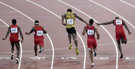 Niet Justin Gatlin, maar wel Usain Bolt heeft in een zinderende finale de wereldtitel veroverd op de 100m. De showman kon maar net de boeman afhouden. Berichtgeving: blz. 28–29.