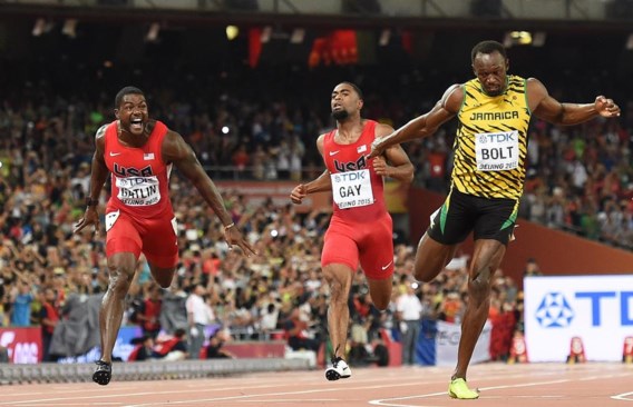 Usain Bolt (r.) blijft toch de snelste man op aarde. Favoriet Justin Gatlin (l.) komt tekort.
