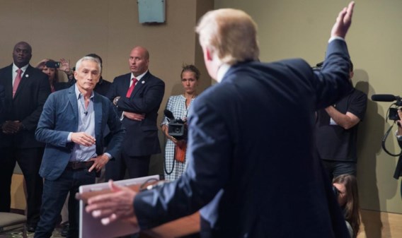 Nadat Trump de journalist uit de zaal had laten zetten, keerde die terug en kon hij alsnog in debat gaan met de Republikein.