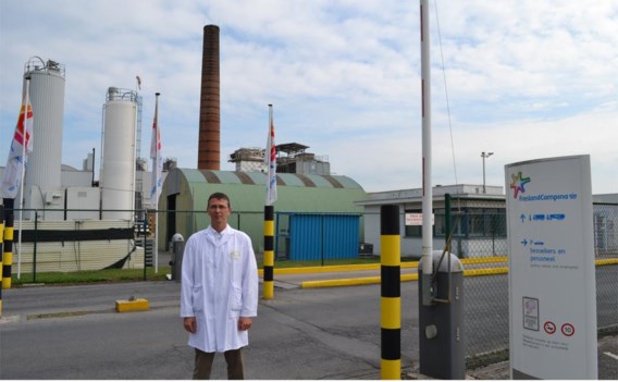 Plant manager Bart Van Helleputte aan de FrieslandCampina-site in Sleidinge.