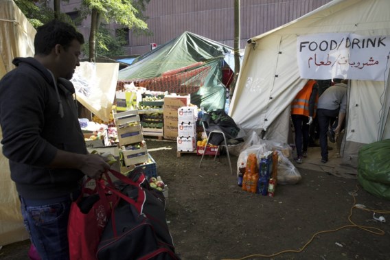 Burgers nemen opvang vluchtelingen Maximiliaanpark in eigen handen