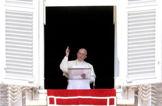 Paus roept elke parochie in Europa op om vluchtelingen op te vangen