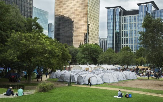 Het kamp in het Maximiliaanpark. ‘Francken neemt bewust zijn verantwoordelijkheid niet op’, zegt Mayeur.