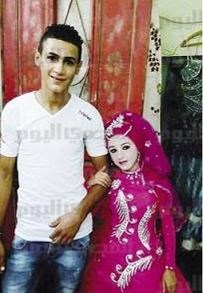 Waguih al-Banna (15) met zijn verloofde (9).