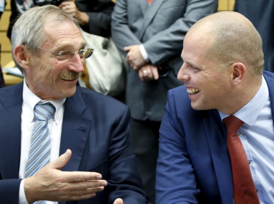 Sandor Pinter, de Hongaarse minister van Binnenlandse Zaken, in gesprek met staatssecretaris voor Asiel en Migratie Theo Francken.