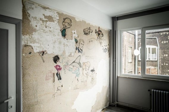 In het centrum van Brussel zijn in een gebouw – onder vijf lagen behangpapier – originele tekeningen ontdekt van enkele legendarische striptekenaars. Franquin, bekend van Robbedoes en Guust Flater, tekende er de kop van Marsupilami. Daarbij staat ook een jaartal vermeld: 1958. De tekeningen bleven dus meer dan vijftig jaar verborgen. Eigenlijk zijn ze al eind 2013 ontdekt, tijdens renovatiewerken in een gebouw van de liberale vakbond VSOA in de Centrumgalerij in Brussel. Maar het nieuws werd nu pas bekendgemaakt. Ook Peyo (De Smurfen), Roba (Bollie en Billie) en Victor Hubinon (Buck Danny) tekenden op de muur.