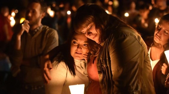 Een avondwake voor de slachtoffers van de schietpartij in Roseburg, Oregon.
